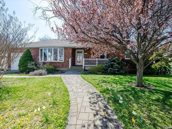 2146 Seaford Avenue, Seaford, NY 11783