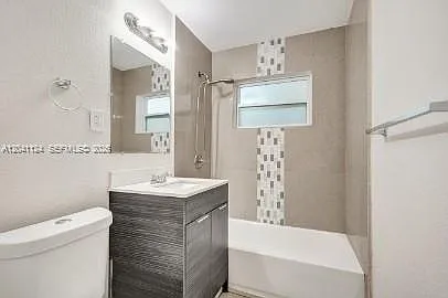 429 NW 9th Ave #3 — Photo 13