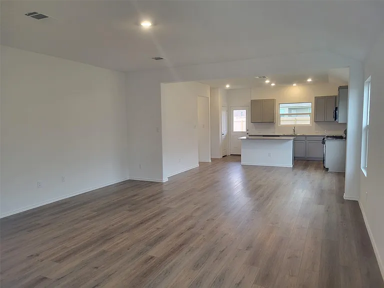 623 Waterway Ave — Photo 6