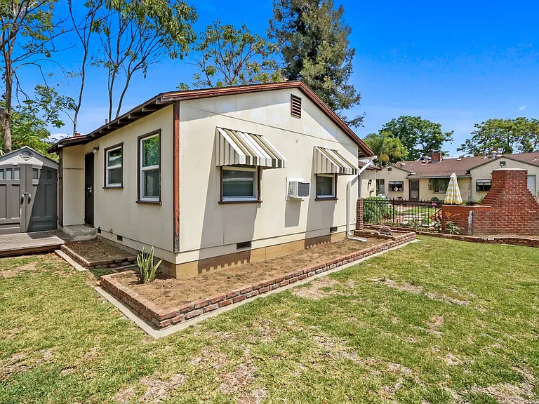 Rose Dr Duplex — Photo 16