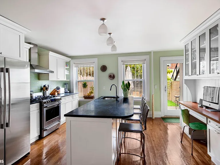 337 Hoyt St #1 — Photo 6