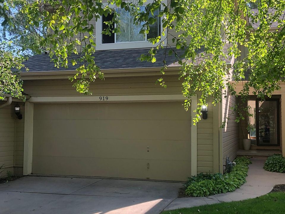 1st image of 919 S 109th Ct
