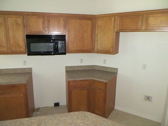 4th image of 94 Evans Dr
