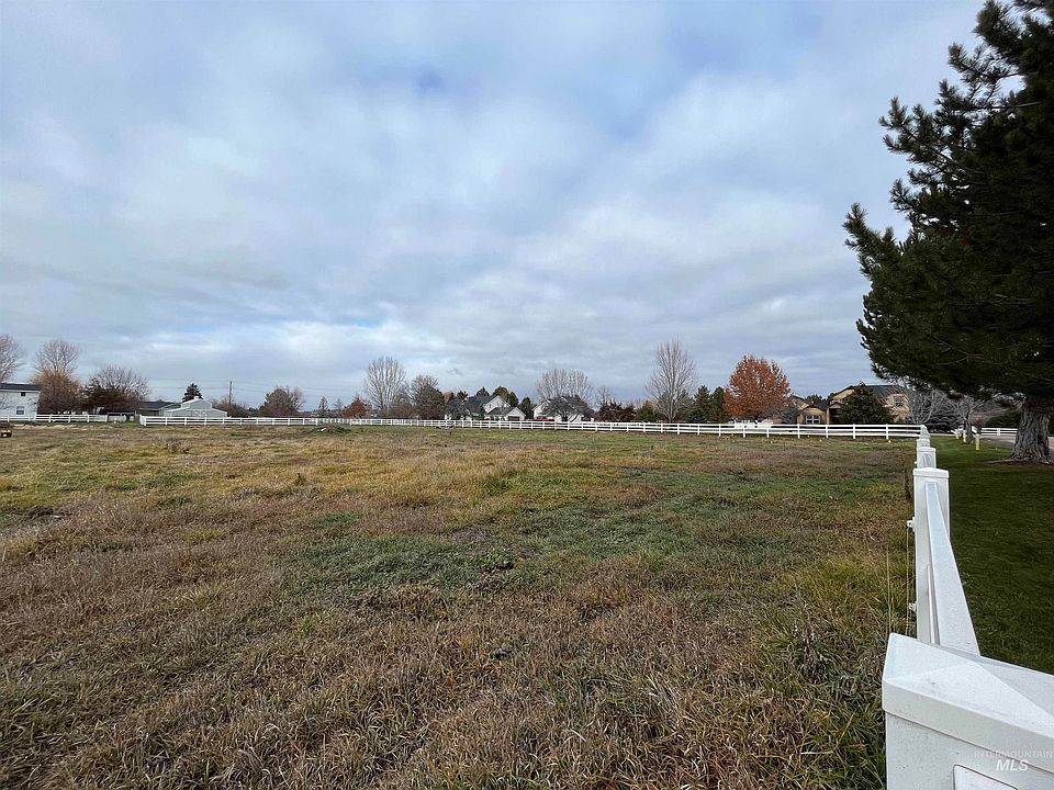 2nd image of New Castle Dr