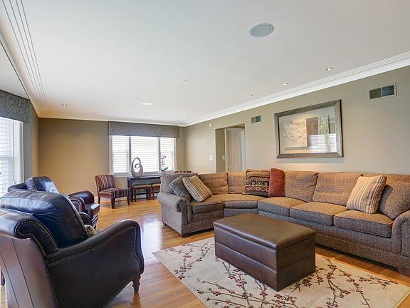 5th image of 6293 N Kolmar Ave