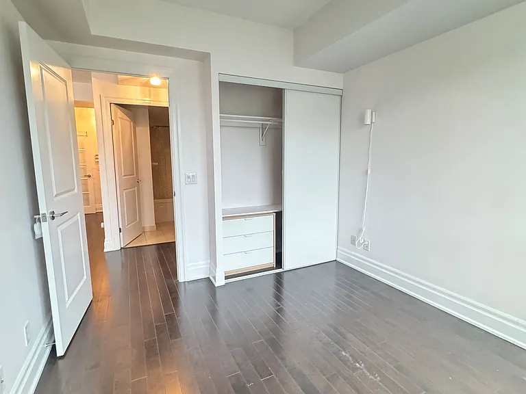 39 Upper Duke Cres #318 — Photo 9