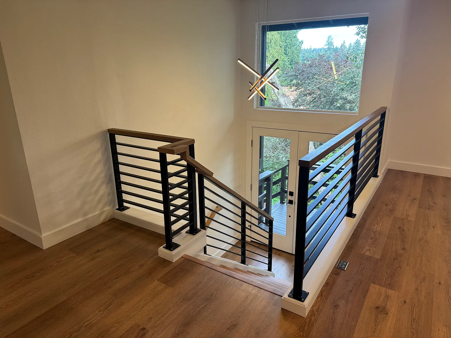 4 bed, 1976 sqft, $4,995 — Photo 4
