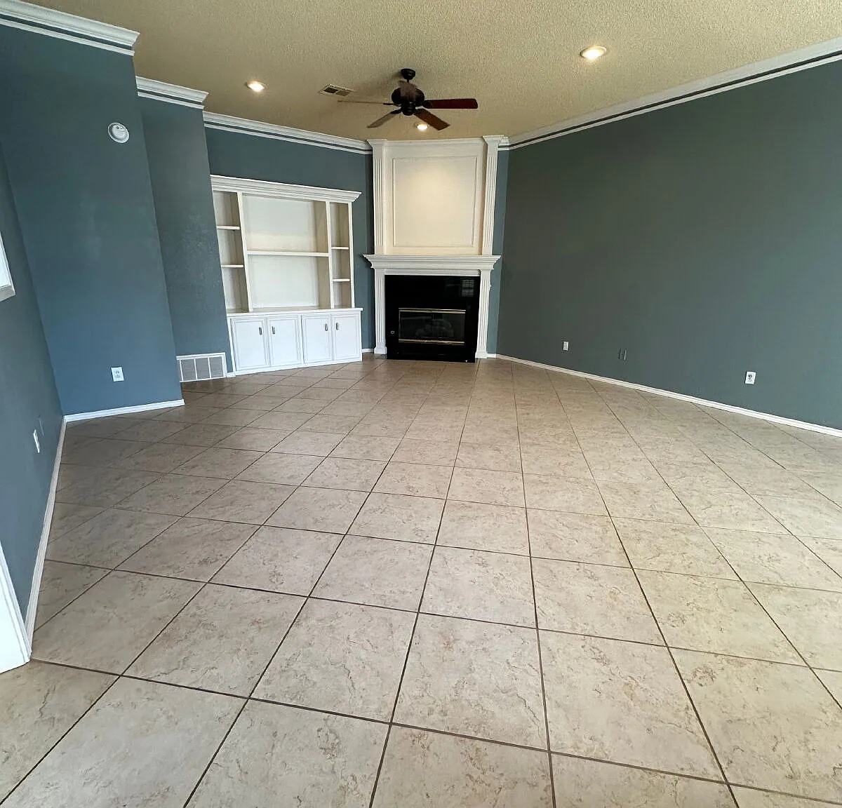 3 bed, 2.0 bath, 2274 sqft, $2,150 — Photo 3