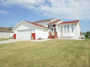 3537 43rd Ave S, Fargo, ND 58104