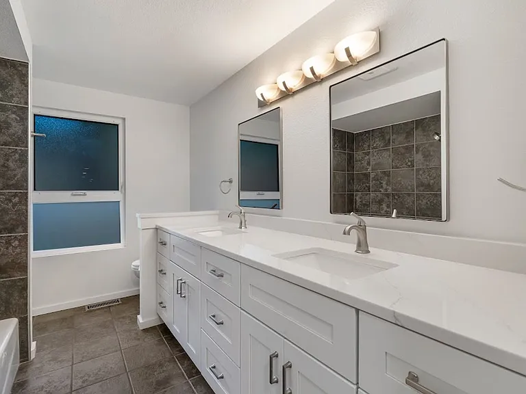 2217 Sahalee Dr W — Photo 13