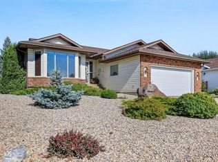 40 S Green Meadow Dr, Strathmore, AB T1P 1H2