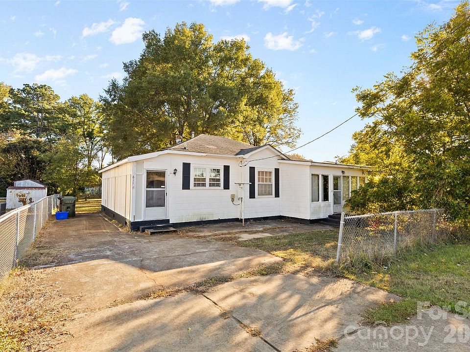 1st image of 811 Cherry Rd S