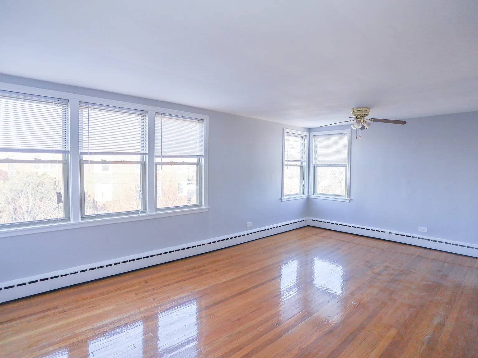 2 bed, 1000 sqft, $1,900 — Photo 3