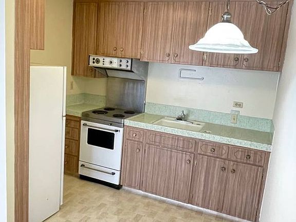 5th image of 1915 Green St #106