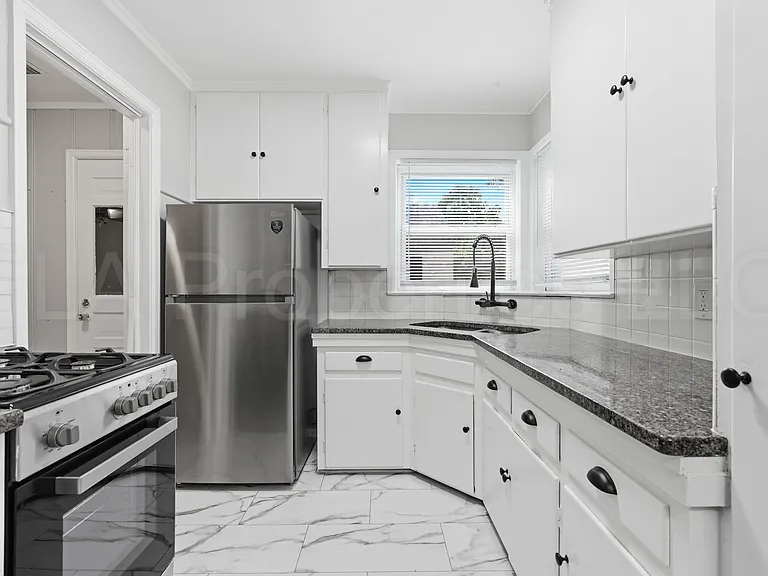 5201 W 51st St — Photo 2