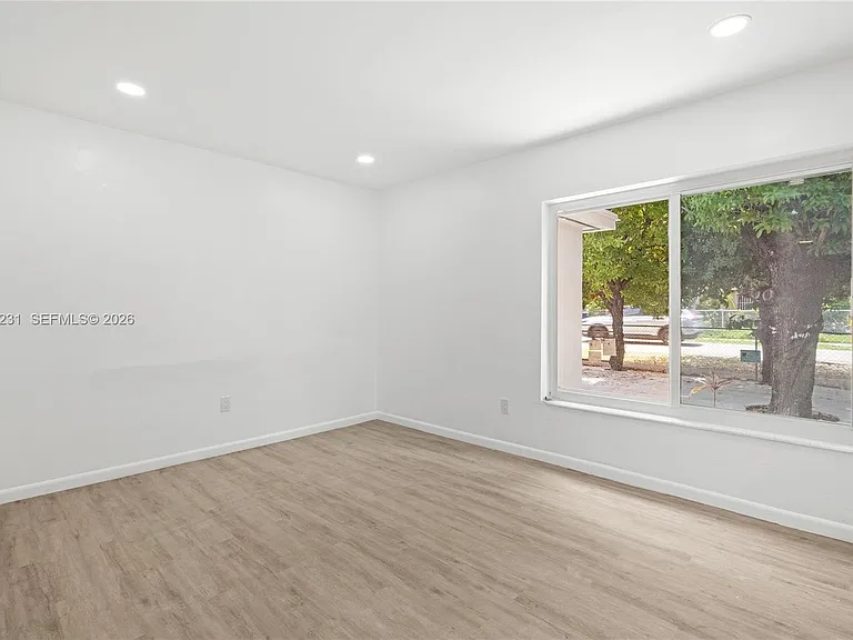 1701 NW 19th Ave — Photo 29
