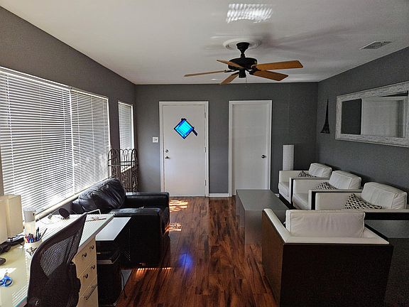 4th image of 2027 Beach Dr SE #1