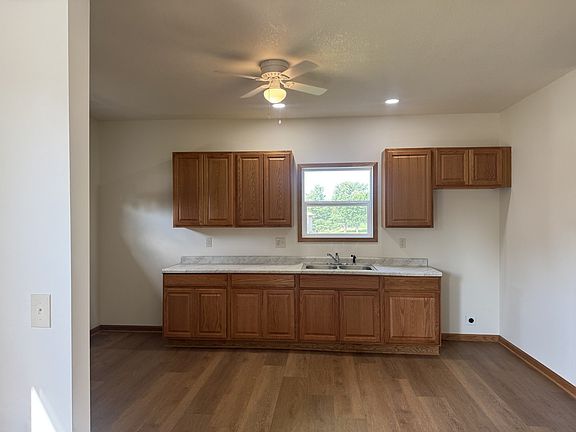 4th image of 1503 Maas Rd