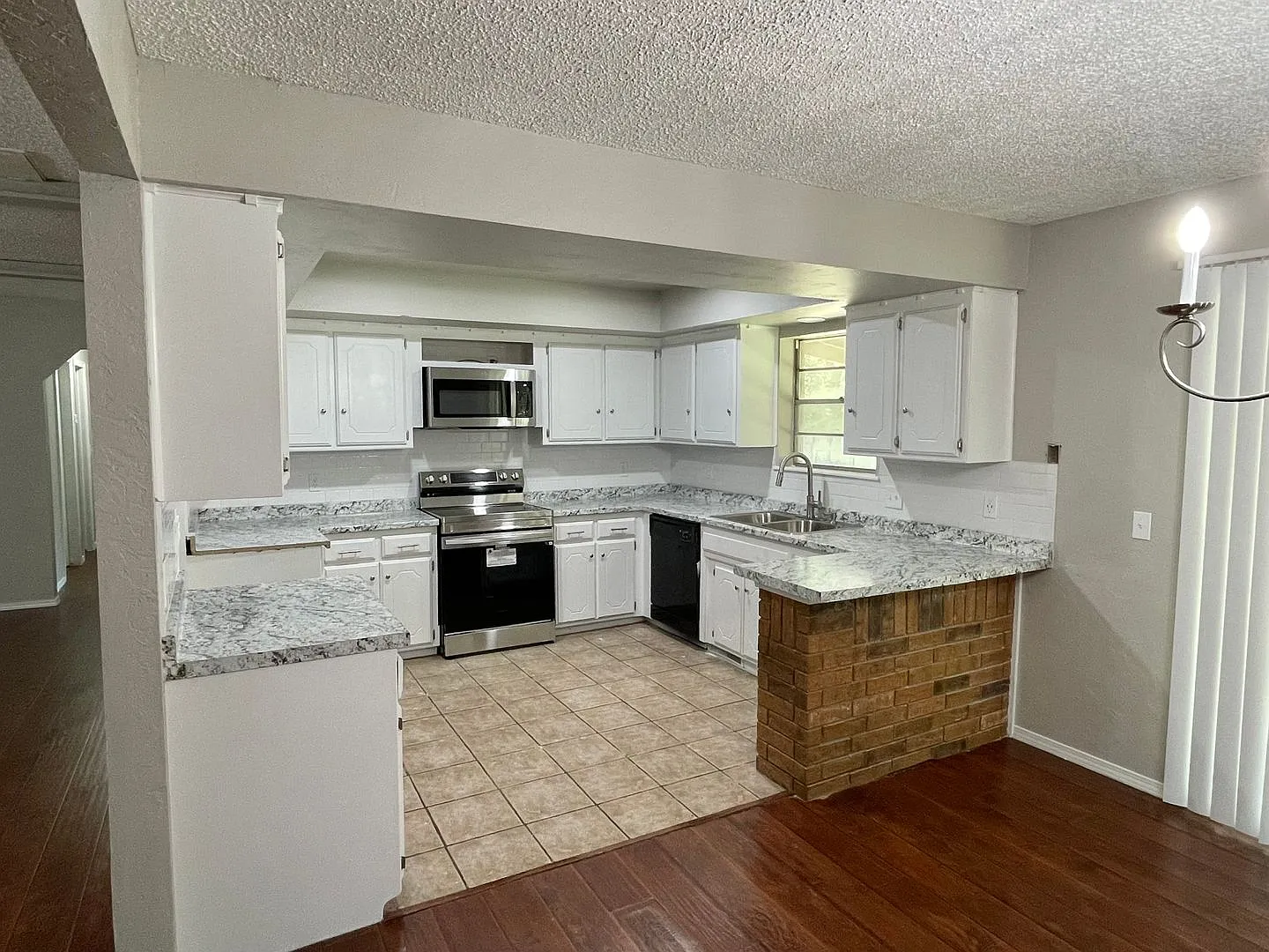 Updated 3 Bedroom 1.5 Bath Home!! — Photo 4