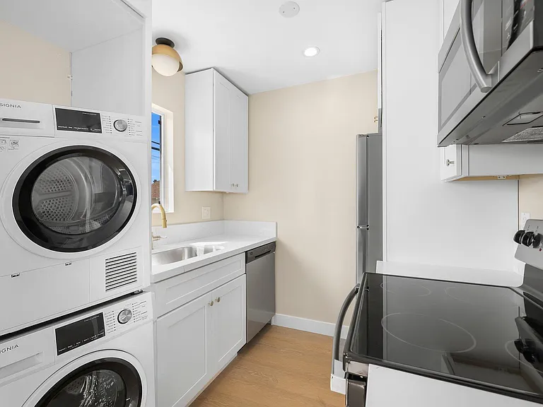 3020 E 3rd St #11 — Photo 7