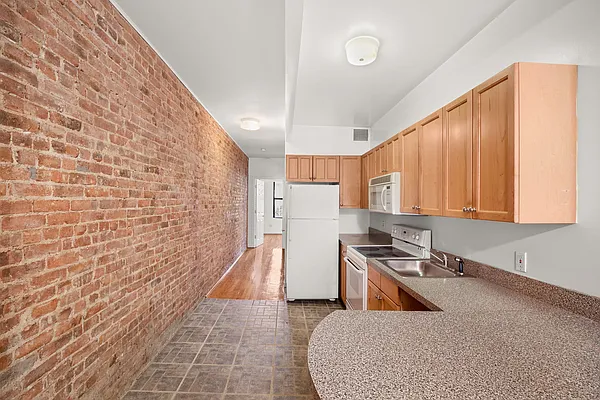 Rented by Cooper & Cooper Real Estate | media 13