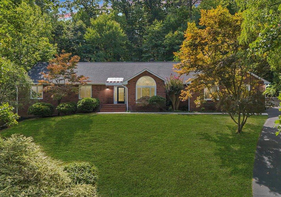 1st image of 140 Bogey Ln