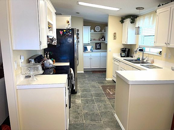 4th image of 602 Clover Ln