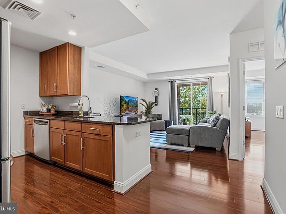 5th image of 1111 Oronoco St Unit 427