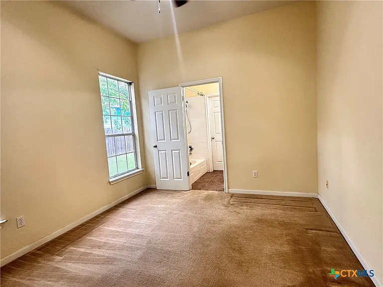 2050 Lisa Ln — Photo 11