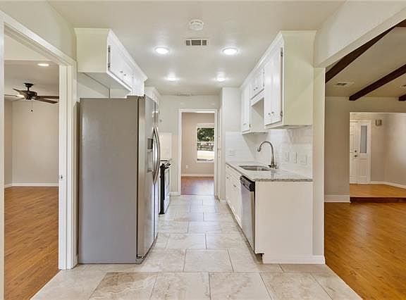 4th image of 114 Shady Oak Dr
