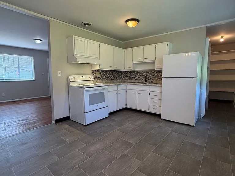 106 Tulip Dr — Photo 5