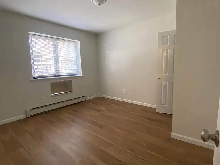 7326 Queens Midtown Expy #1 — Photo 10