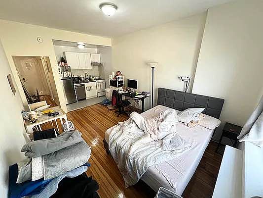 5th image of 10 W 76th St #5