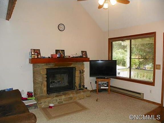 3rd image of 79 Susan Dr