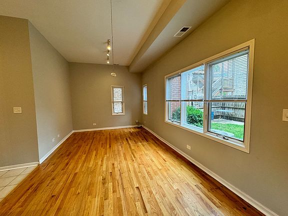 2nd image of 4955 N Damen Ave Ste 1