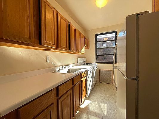 3rd image of 6939 Yellowstone Blvd APT 523