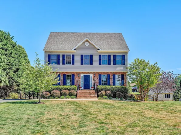 1048 Brigade Pl, Forest, VA 24551