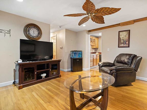 5th image of 1488 Alpine Dr