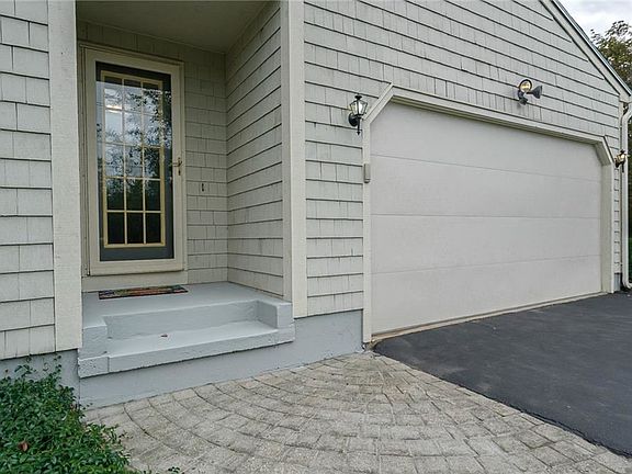 2nd image of 3051 Amesbury Dr