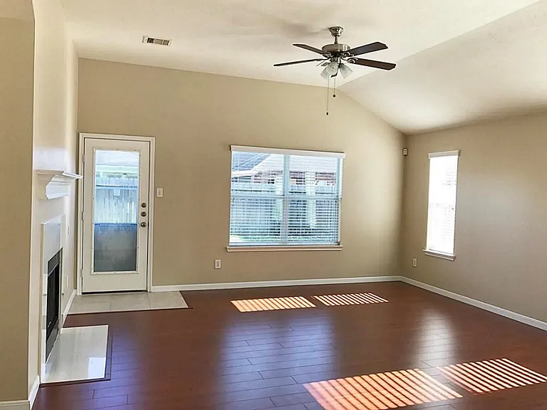 30318 Emerson Creek Dr — Photo 7