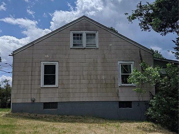 4th image of 1405 Woodmere Dr