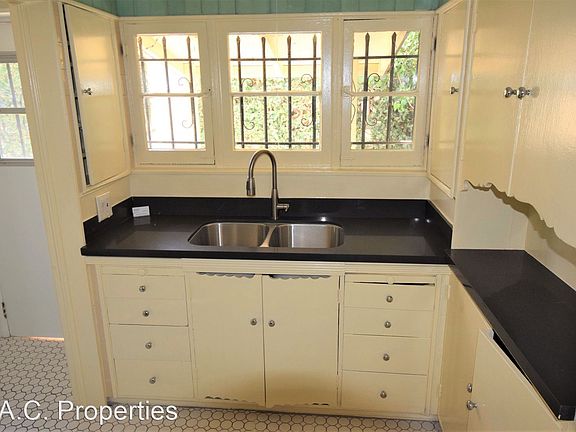 5th image of 1022 1/2 S Orange Grove Ave #10299843