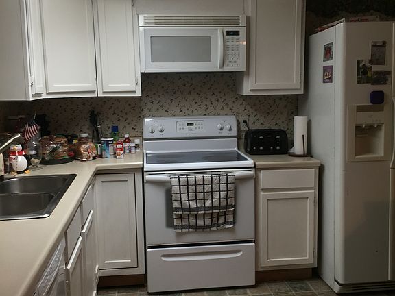 2nd image of 218 Maplewood Dr