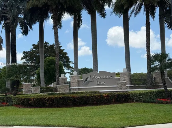 424 NE 194th Ter, Miami, FL 33179