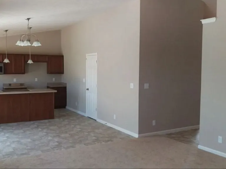 2111 Rutherford Dr — Photo 3