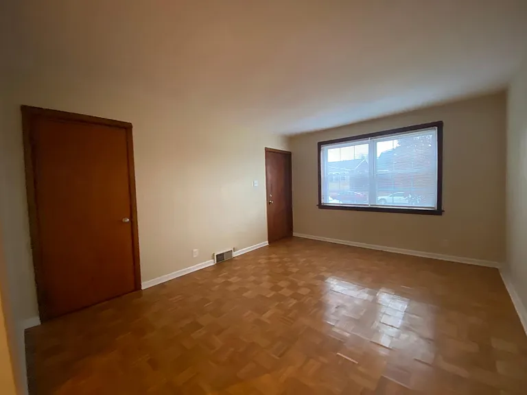 5493 Loughborough Ave — Photo 3