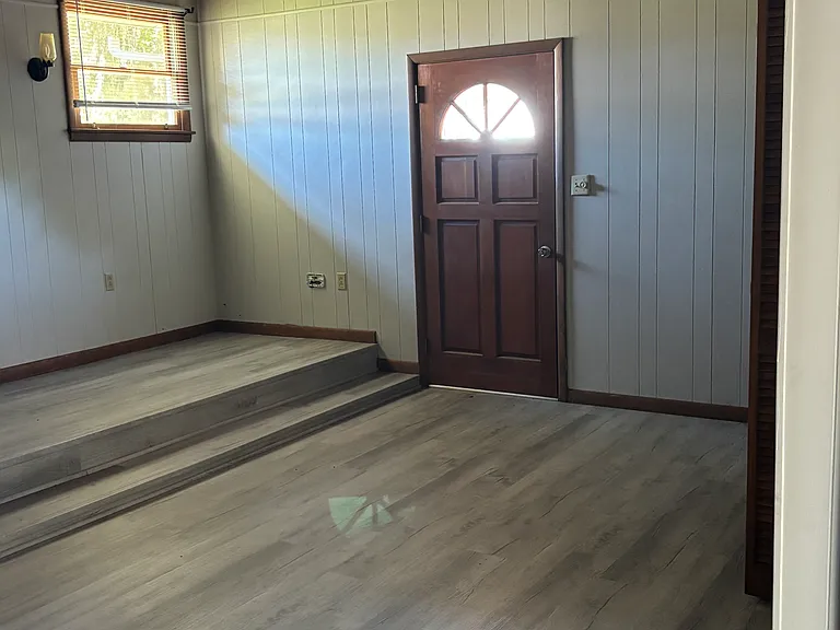 829 Olmstead Dr — Photo 2