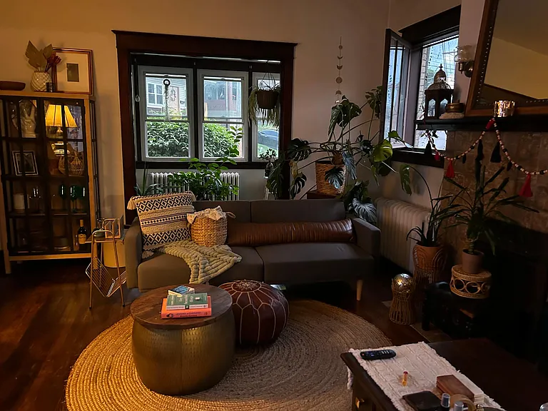 livingroom looking towards sunroom