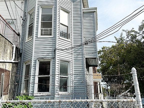 3rd image of 2249 Bassford Ave