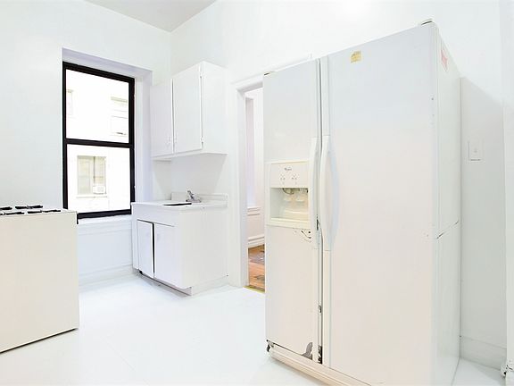 3rd image of 255 Eastern Pkwy APT A3